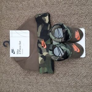 NIKE 2 PIECE HAT AND BOOTIES 0-6 MONTHS